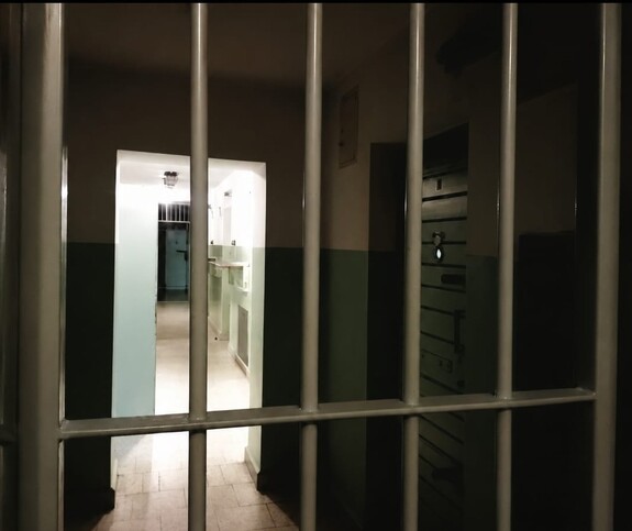 Groził pracownikom i policjantom. 41-latek z Limanowej w areszcie na trzy miesiące