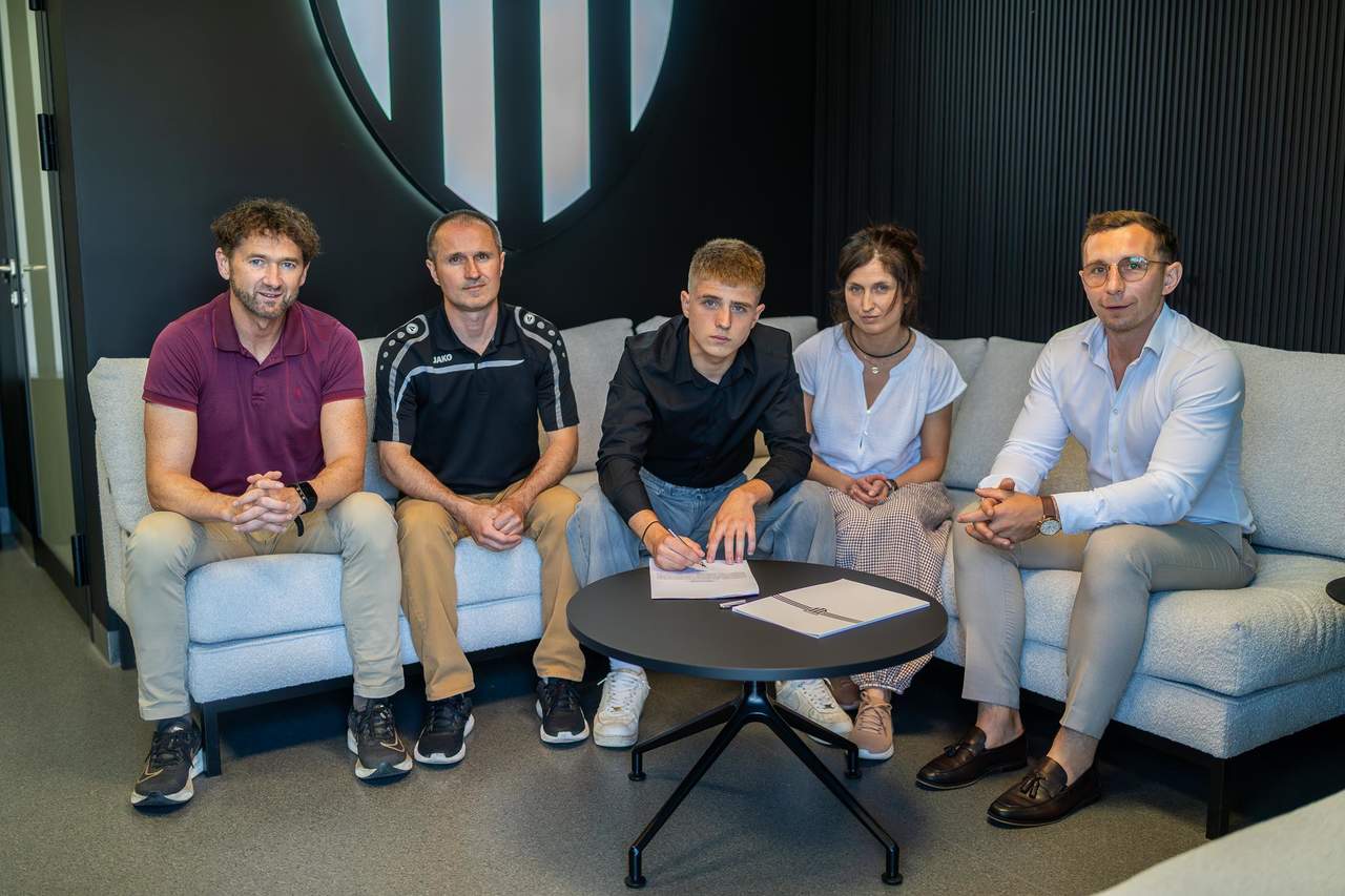 Jakub Groń podpisał profesjonalny kontrakt z Sandecją