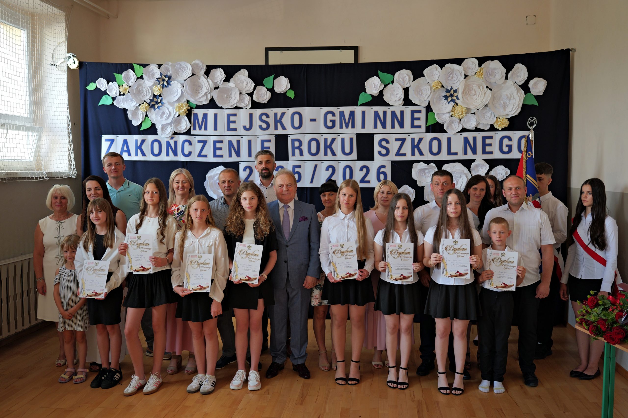 Kosmolów pożegnał rok szkolny. Hołd dla wieloletniej dyrektor