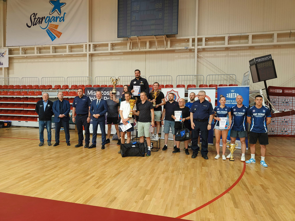 Małopolska policja na podium I Mistrzostw Polski w tenisie stołowym