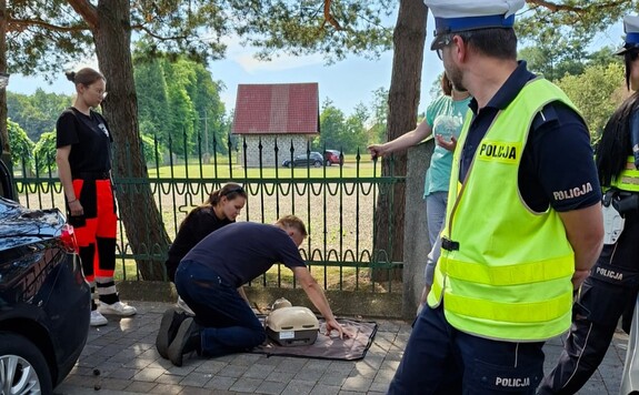 Policja i straż graniczna promowali bezpieczeństwo na wakacje w Brzeszczach