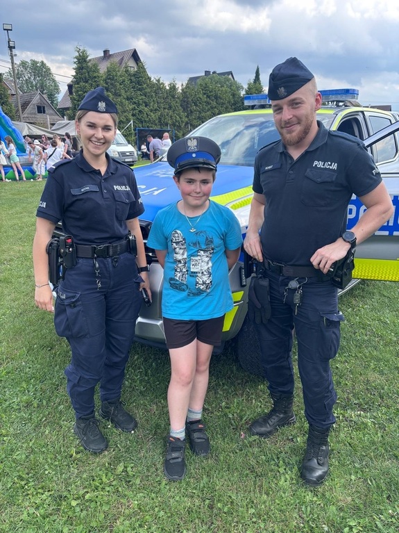 Policja z Nowego Targu na pikniku w Lasku - stoisko z prewencją