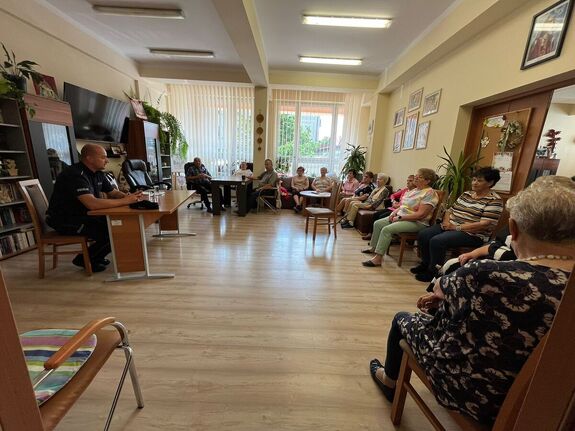 Policjanci uczyli seniorów z Dąbrowy Tarnowskiej, jak nie dać się oszukać
