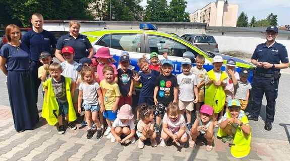 Policjanci z Miechowa odwiedzili przedszkolaków i żłobkowiczów