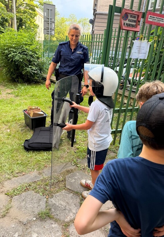 Policjantki z VIII komisariatu uczyły dzieci bezpieczeństwa na drodze
