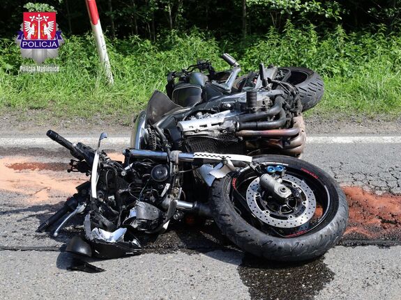 Śmiertelny wypadek w Czasławiu. Motocyklista zginął po czołówce z seatem