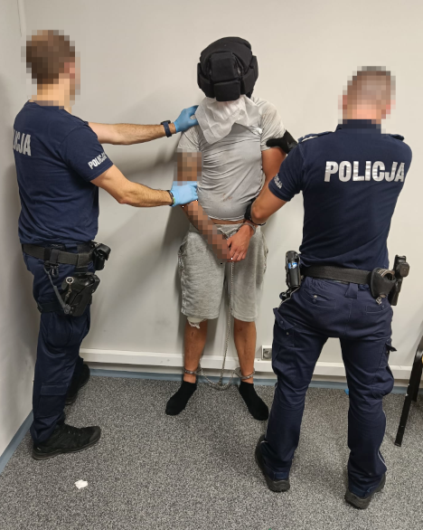 Zatrzymani mężczyźni groźili ostrymi przedmiotami w centrum handlowym