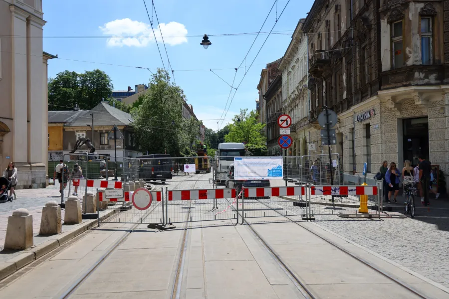 Archeolodzy przerwali prace przy Bagateli. Znaleziono średniowieczne pochówki