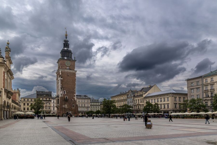 Burze nad Krakowem. IMGW wydało ostrzeżenie drugiego stopnia
