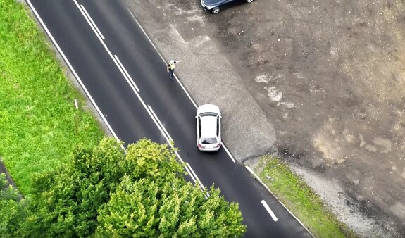 Dron pomógł policji złapać pijaną kierowcę. Ujawniono 10 wykroczeń na DK 52