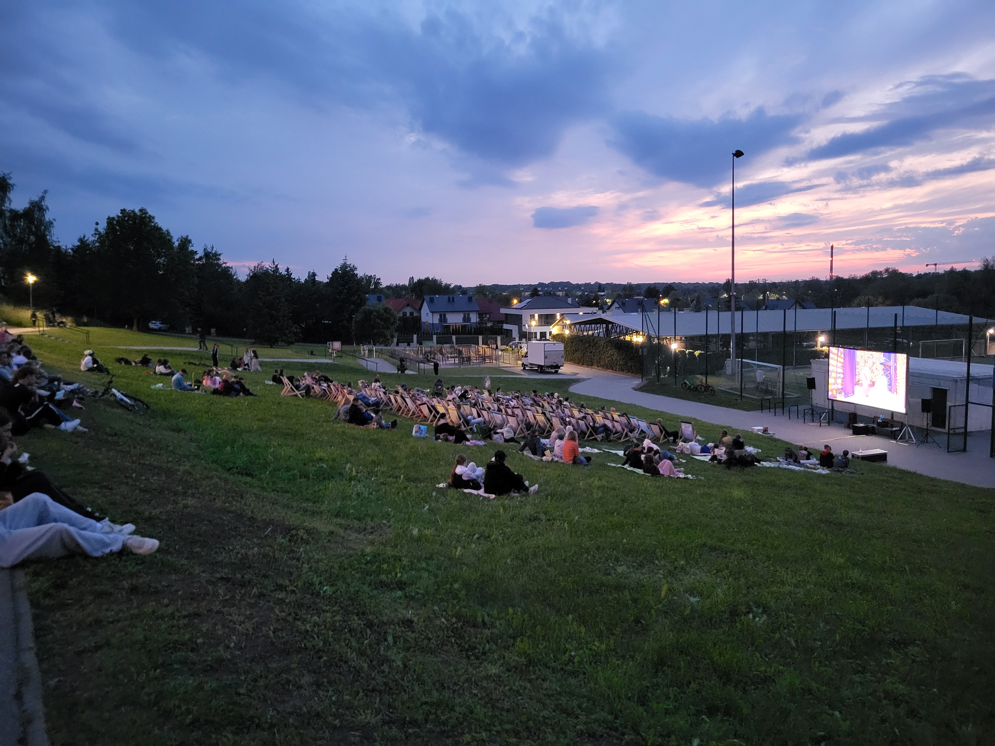 Kino plenerowe na Sandowiczce. Zaproszenie do Tarnowa