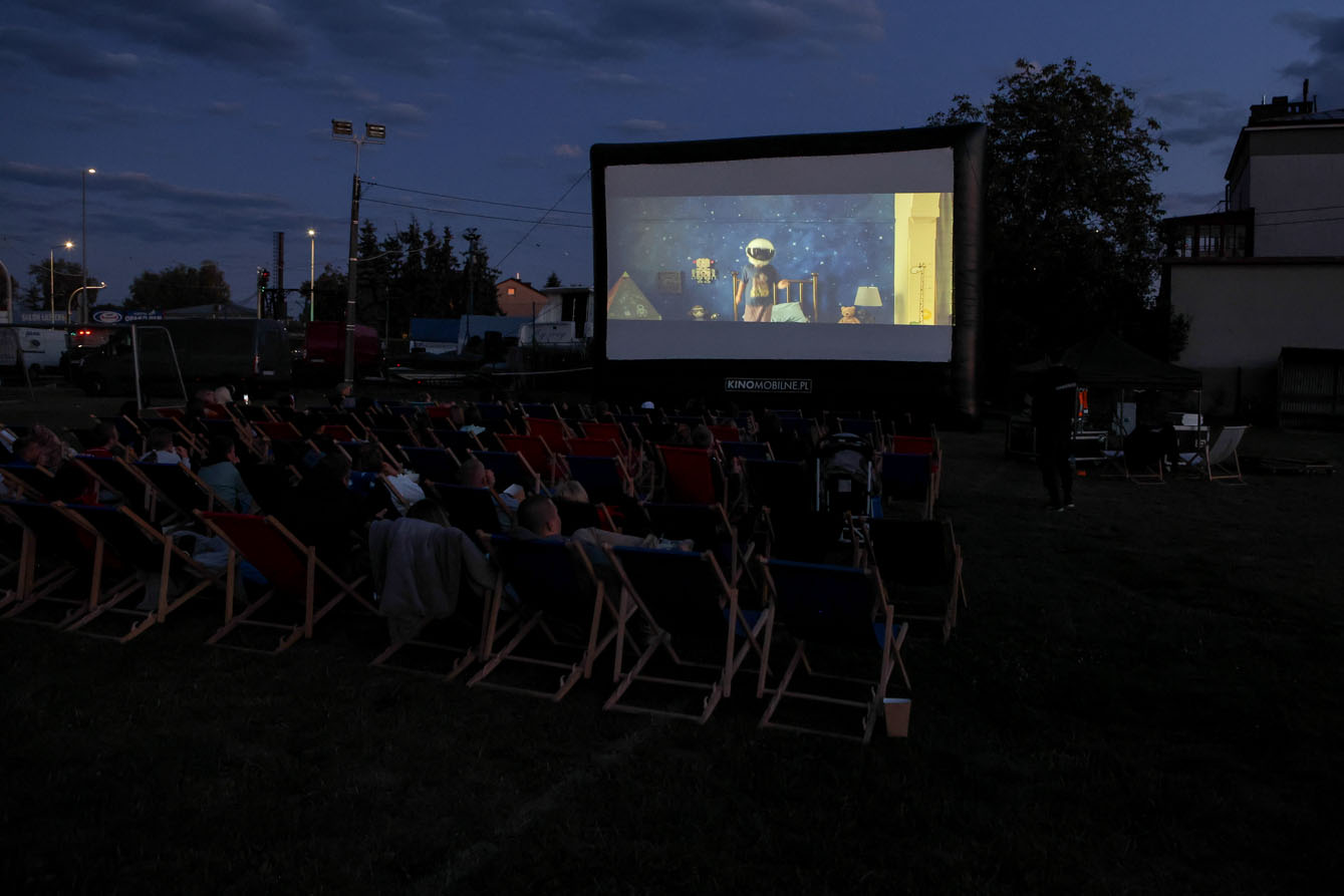 Kino plenerowe przy ul. Warsztatowej w Tarnowie. Darmowe seanse dla mieszkańców