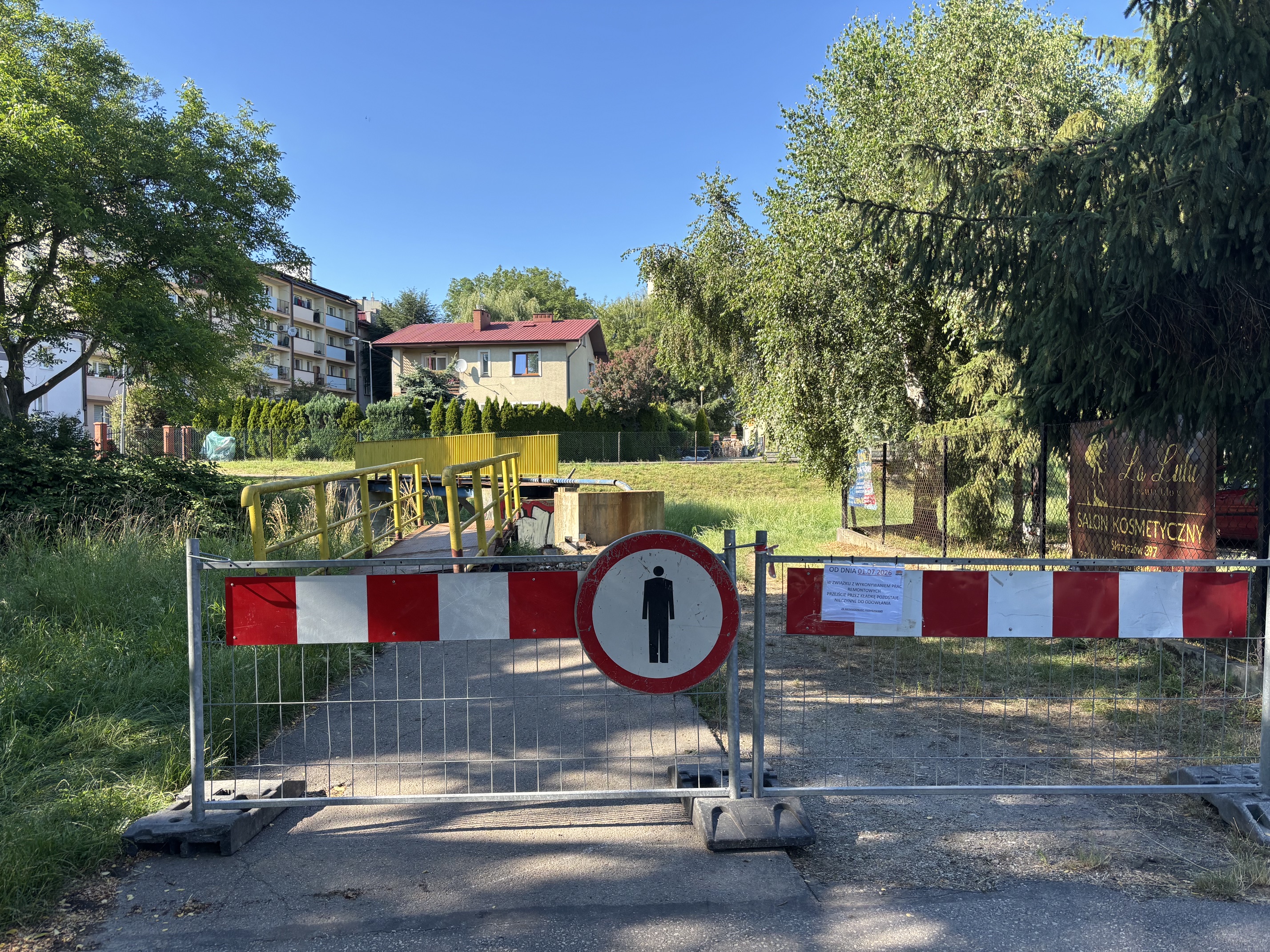 Kładka czeka remont. Będzie wyższa barierka i świeża farba