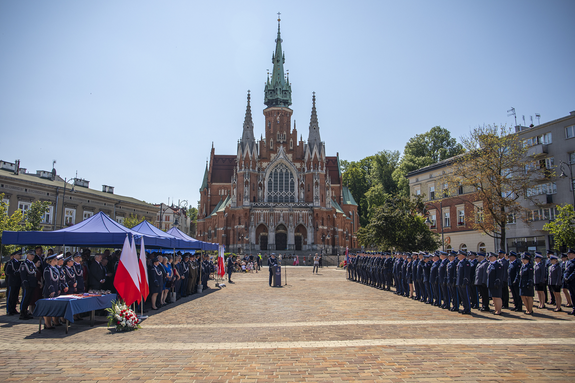 Kraków świętuje Święto Policji. Uroczysty apel na Rynku Podgórskim
