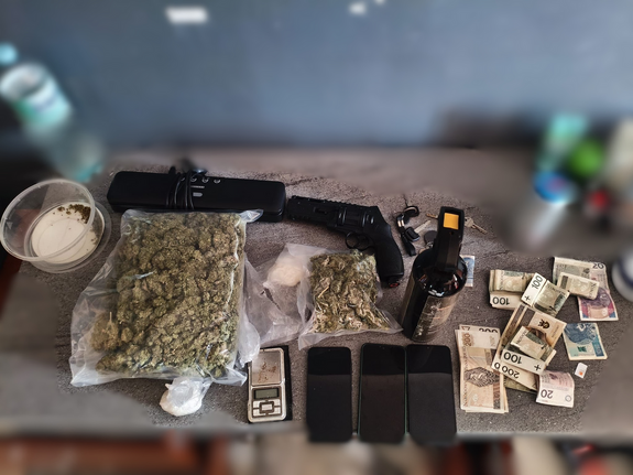 Krakowska policja zatrzymała dilera. Znaleźli prawie kilogram narkotyków