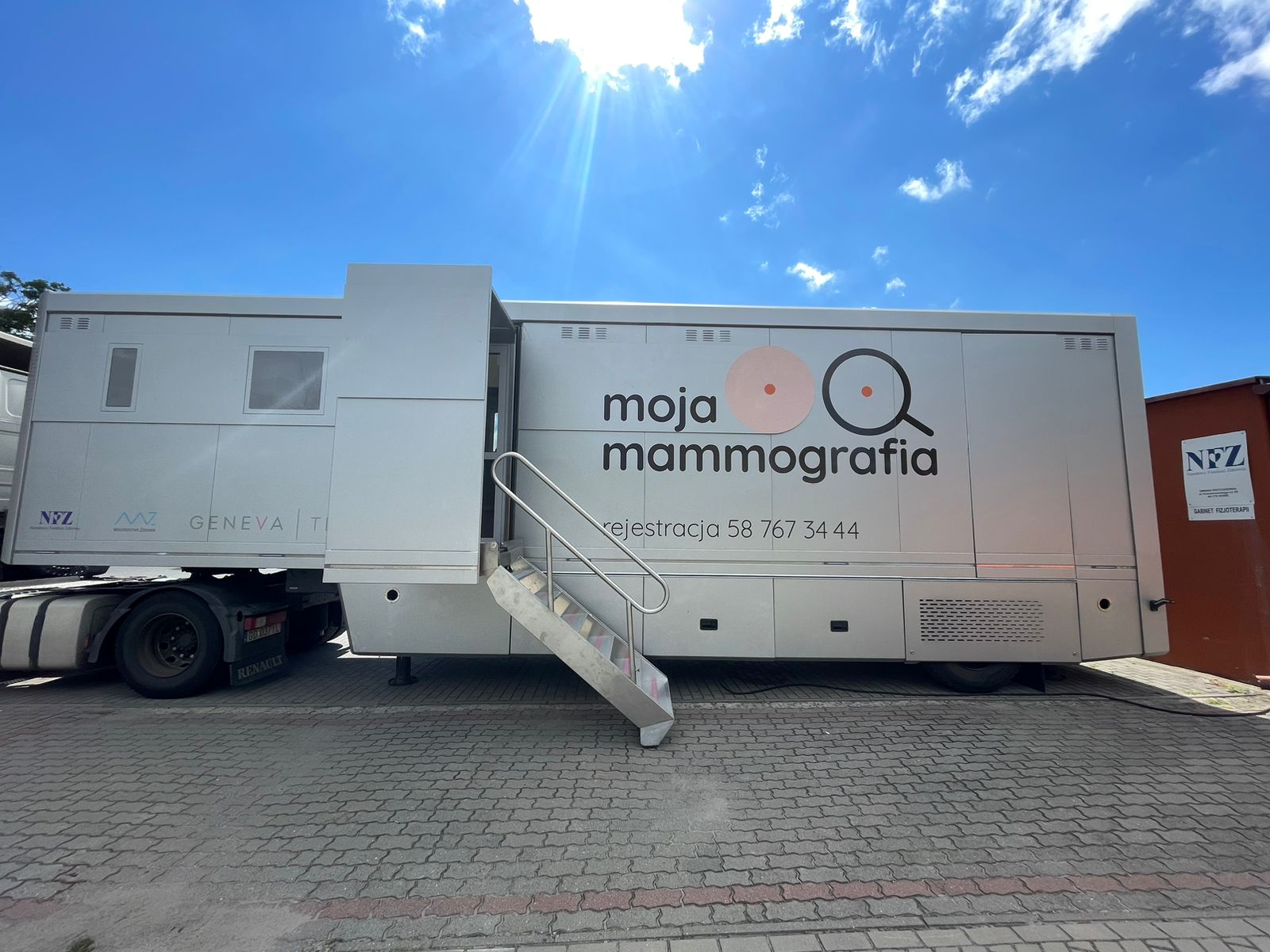 Mammobus w Tarnowie. Darmowe badania piersi dla kobiet