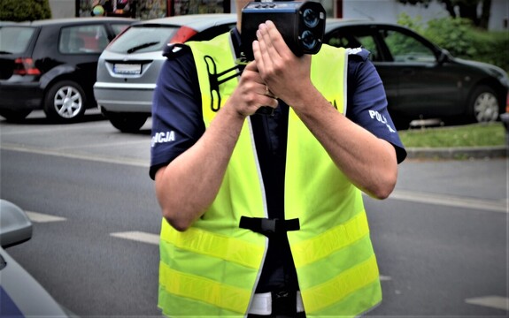 Oświęcim. 18-latek bez prawa jazdy na trzy miesiące za jazdę 104 km/h w terenie zabudowanym