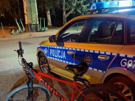 Pijany turysta na rowerze zatrzymany. Był poszukiwany listem gończym