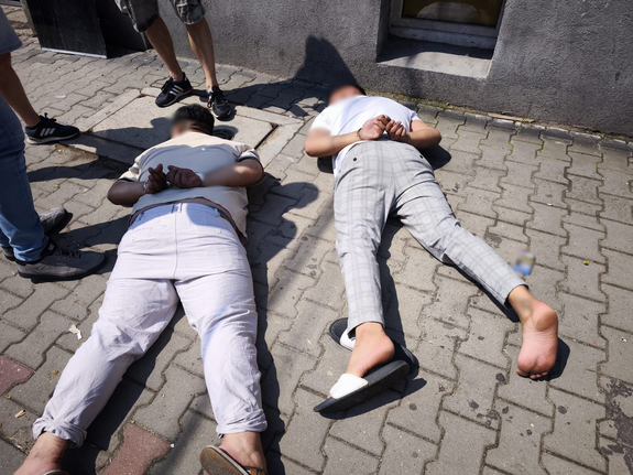 Policja rozbija grupy oszustów „na wnuczka". Zatrzymano dziewięć osób