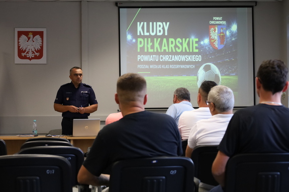 Policja uczy kluby piłkarskie. Bezpieczeństwo meczów wspólną odpowiedzialnością