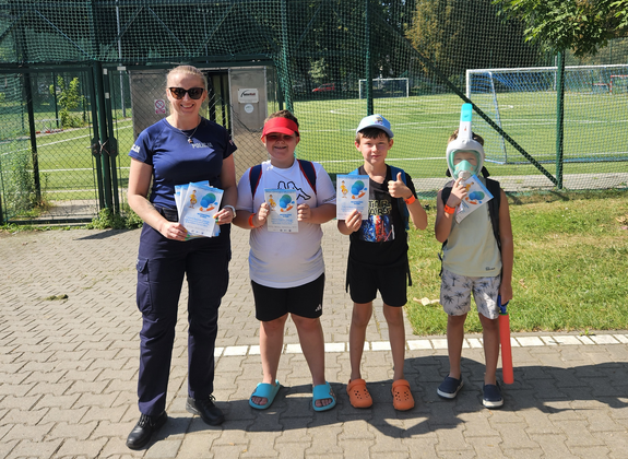 Policjantki uczą bezpieczeństwa nad wodą. Odwiedzą plaże i baseny