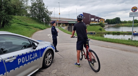 Policjantki uczyły bezpieczeństwa na Bulwarze Kurlandzkim