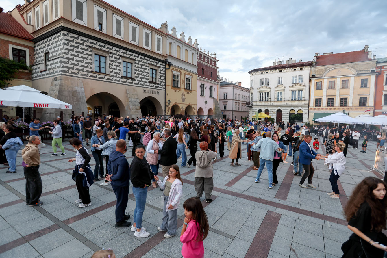 Potańcówki w Tarnowie. Muzyka i taniec co tydzień przez całe lato