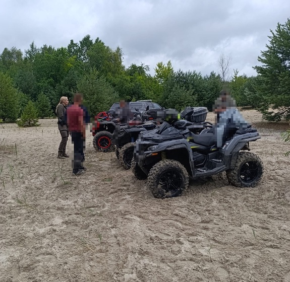 Quad i cross w lesie to drogi mandat. Czterech kierowców ukaranych w akcji Policji i Straży Leśnej