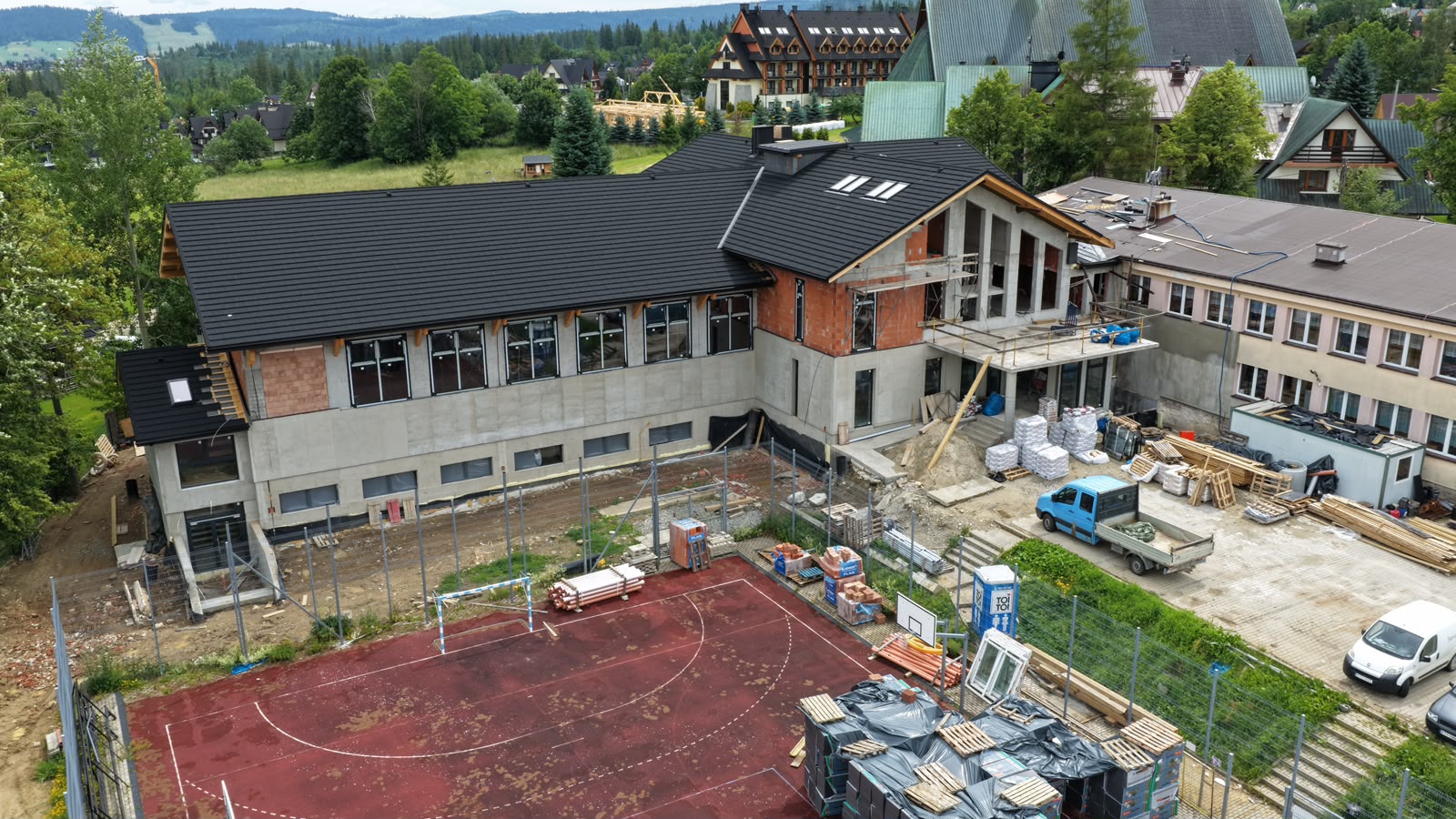 Sala gimnastyczna przy SP nr 7 w Zakopanem. Prace na finiszu