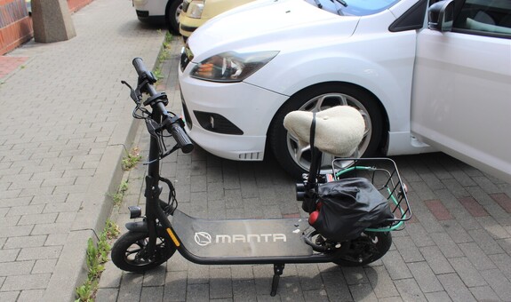 Senior na hulajnodze potrącony na parkingu w Oświęcimiu