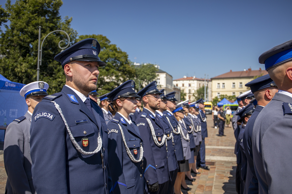 Święto Policji na Rynku Podgórskim. Awanse i odznaczenia dla funkcjonariuszy