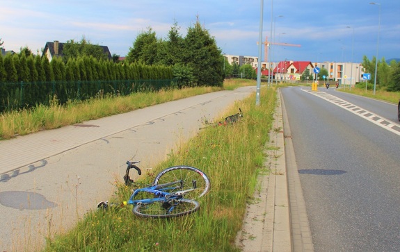 Zderzenie dwojga rowerzystów w Kętach. Kobieta trafiła do szpitala