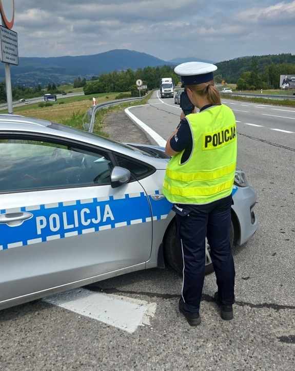 Opel w przydrożnym cieku i 54 wykroczenia. Policja podsumowuje akcję w Nowym Targu