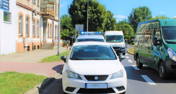 Oświęcim: 35-latka porzuciła auto na środku ulicy i uciekła. Podejrzana o jazdę pod wpływem narkotyków