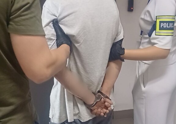 Oszust z Śląska zatrzymany. Policja odzyskała 78 tysięcy złotych dla seniora