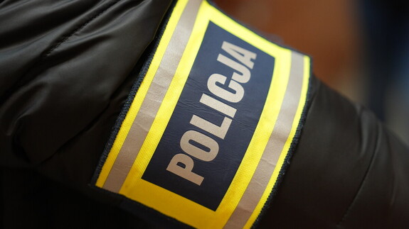 Pobił sąsiada pałką teleskopową i groził mu. 41-latek zatrzymany w Skawinie