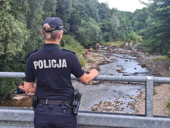 Policja Gorlicka intensywnie kontroluje kąpieliska. Apel o bezpieczny wypoczynek