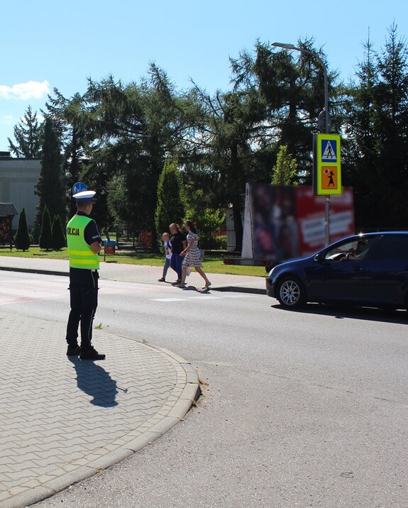 Policja Nowego Sącza pilnuje bezpieczeństwa na drodze do szkoły