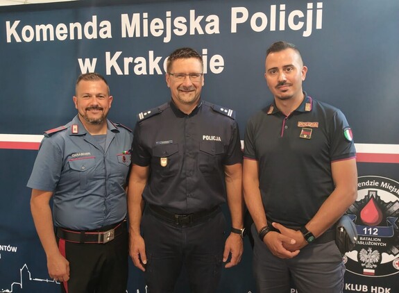 Włoscy policjanci podziękowania za wspólne patrole w Krakowie