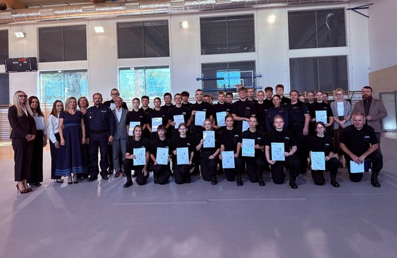 Awanse i mundur dla uczniów. Policja promuje zawód w Wadowicach