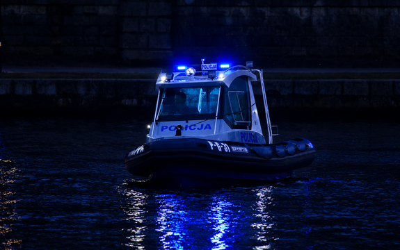 Dramatyczna noc na Wiśle. Policjant ratował turystkę w hipotermii