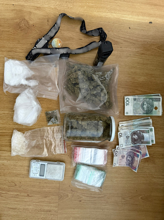 Handlarz narkotyków z poszukiwanym zarostem zatrzymany w Krakowie