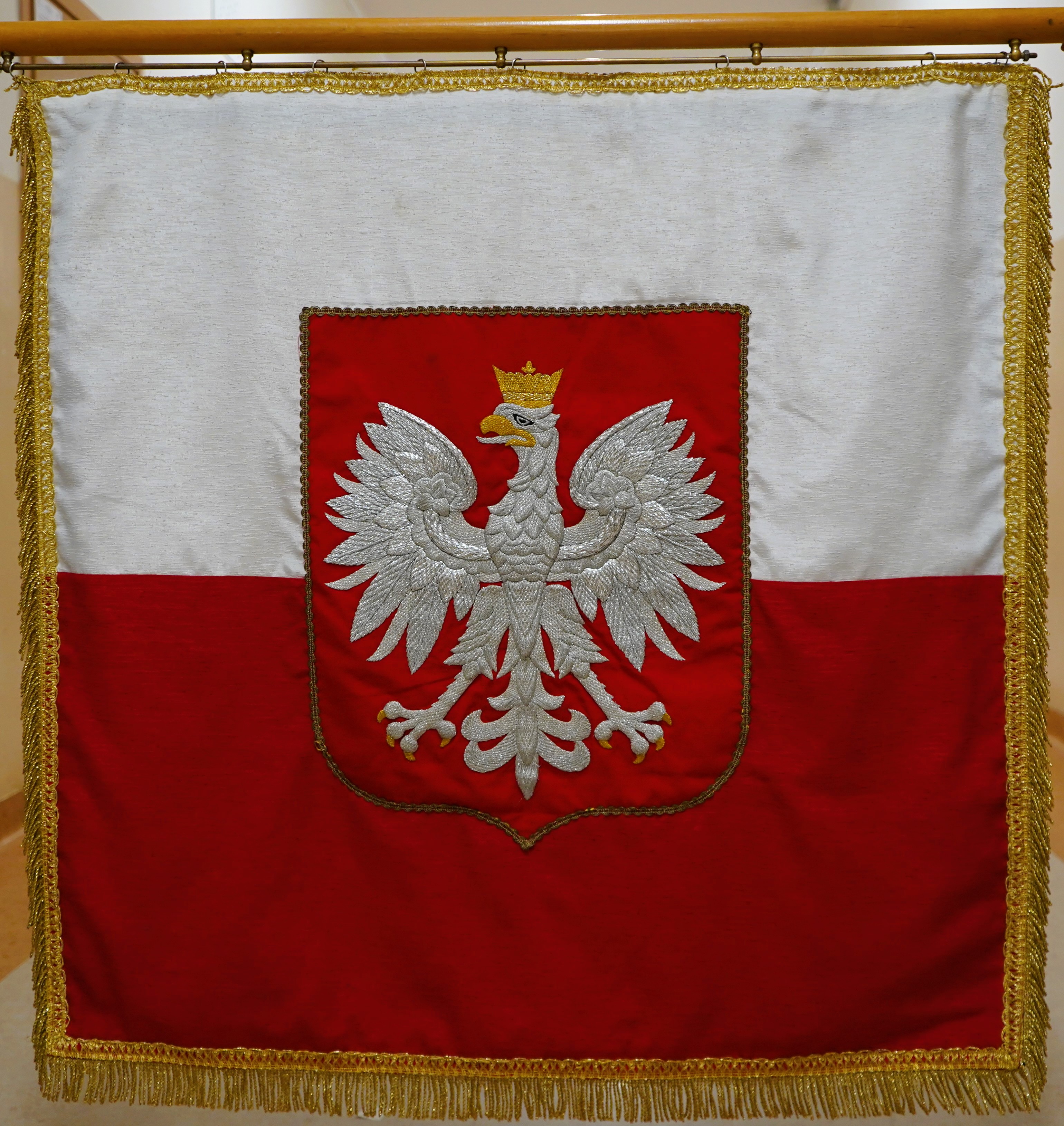 Konkurs dla uczniów o polskich symbolach i sztandarach. Termin zgłoszeń
