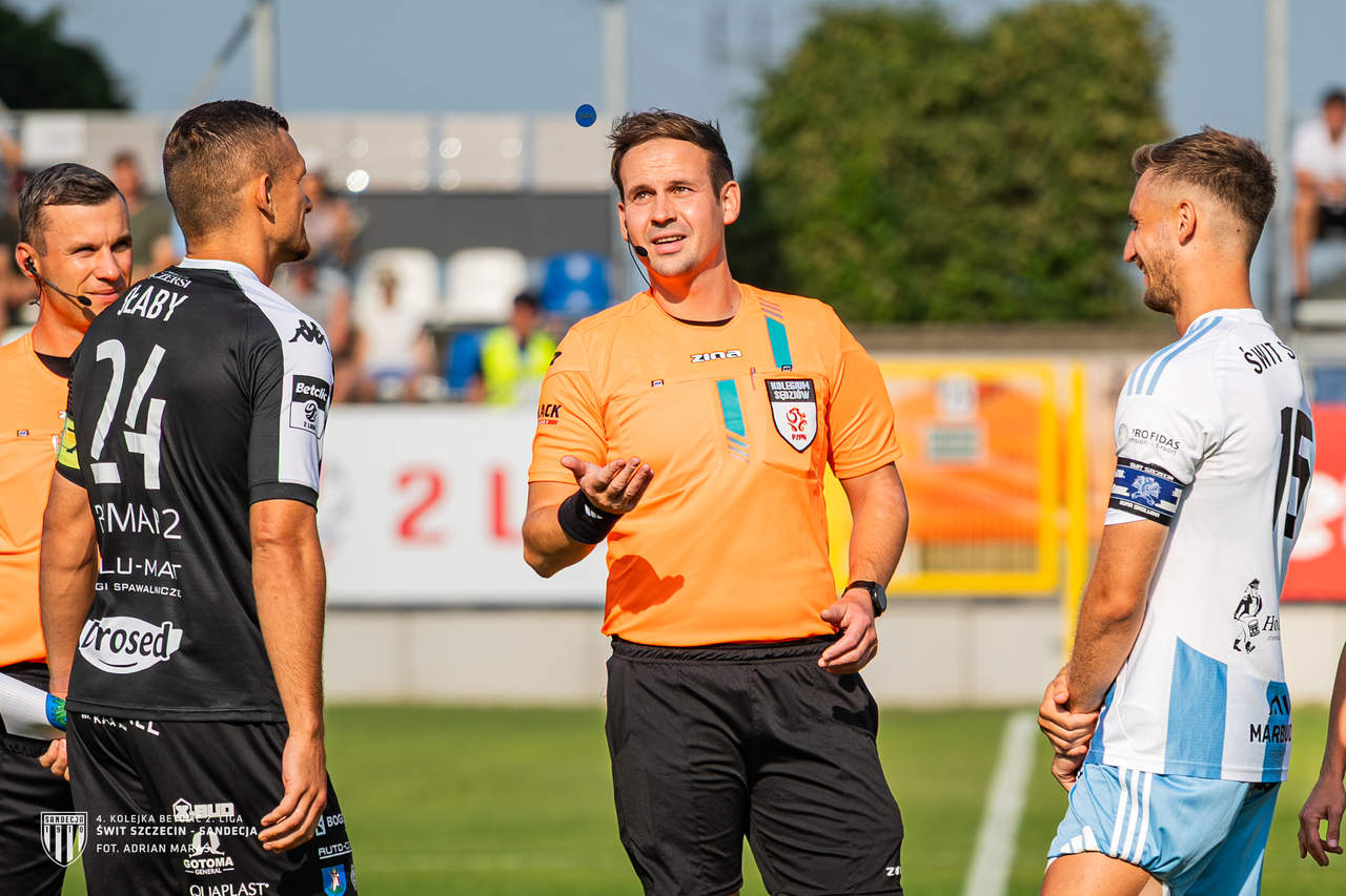 Maciej Pelka poprowadzi mecz Sandecji z Śląskiem II Wrocław