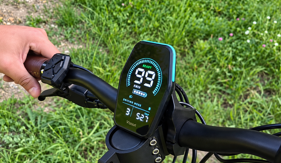 Niebezpieczny pojazd w Chrzanowie. "Hulajnoga" rozpędzała się do 99 km/h