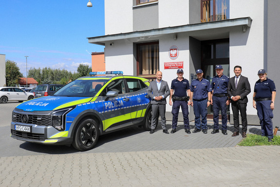 Nowy radiowóz dla policjantów ze Szczurowej