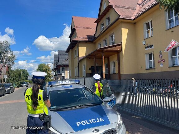 Policja pilnuje bezpieczeństwa przy szkołach w powiecie tatrzańskim