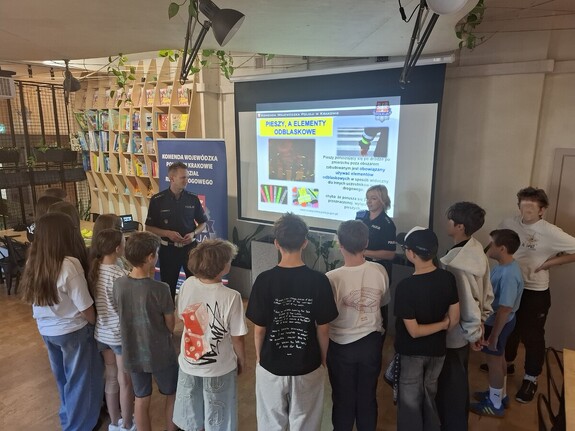 Policja uczy dzieci o bezpieczeństwie na drodze. Inauguracja Europejskiego Tygodnia Mobilności