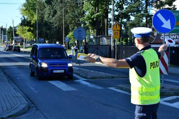 Policja w Dąbrowie Tarnowskiej przypomina: zwolnij przed szkołą