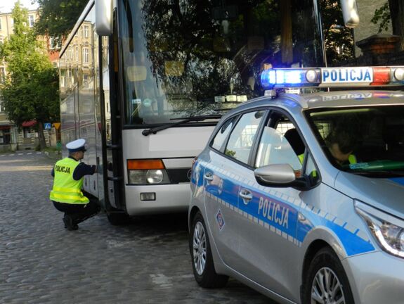 Policja w Zakopanem sprawdzi autokary przed wyjazdem. Jak zgłosić kontrolę?